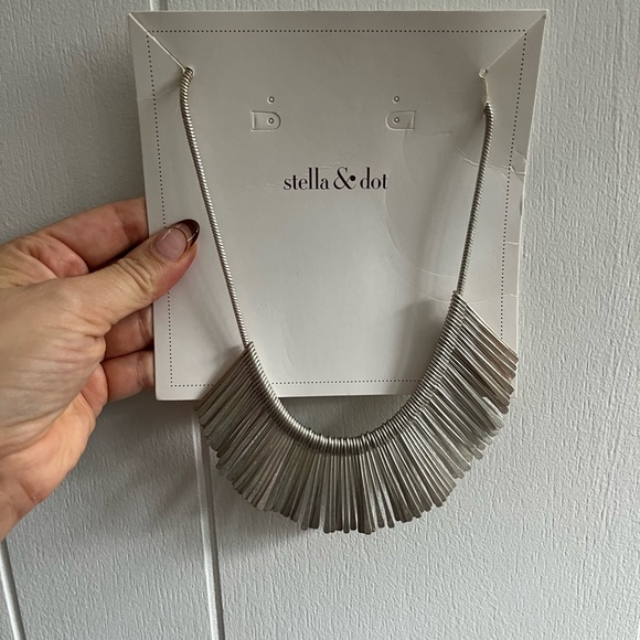 Stella & Dot essential fringe silver statement necklace - Picture 3 of 6